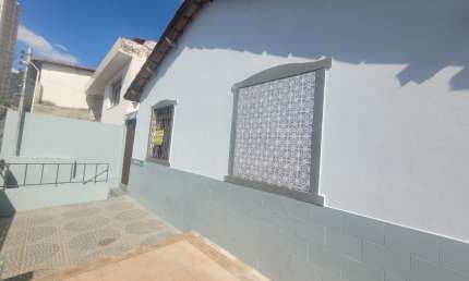 Casa com 2 quartos para alugar na Rua Meyer, 547, Alto Caiçaras, Belo Horizonte