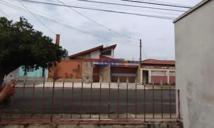 Casa com 3 quartos à venda na Irineu Franco de Godoy, 256, Jardim Jacira, Mogi Guaçu, 300 m2 por R$ 215.000
