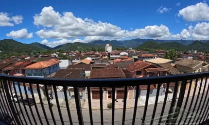Ubatuba, centro - apartamento de 02 quartos e 01 banheiro.