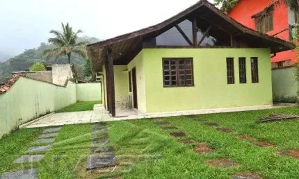 Ubatuba, Horto - Vila Verde -  Belíssima casa com 3 dormitórios, sala, cozinha e banheiros.