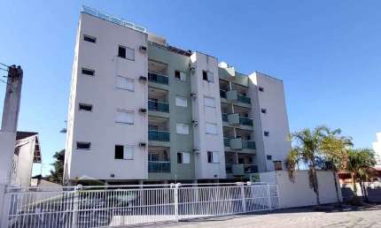 Ubatuba, Centro - Apartamento de 03 quartos sendo 01 suite e área de lazer.