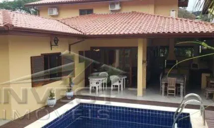 Ubatuba, Horto - Casa 04 dormitórios (03 suíte), condomínio fechado com segurança 24 horas.