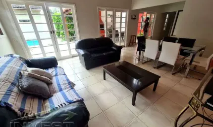Ubatuba, Horto, Park Hills - Linda Casa com 04 Dormitórios sendo 02 suíte master.