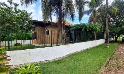 Ubatuba, Parque Vivamar - Belíssima casa com 03 dormitorios sendo 01 suite.