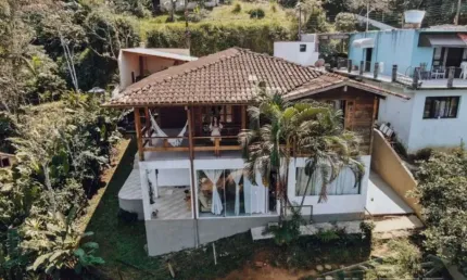 Ubatuba - Praia da Enseada. Casa c/ vista panoramica p/ o mar 180m²