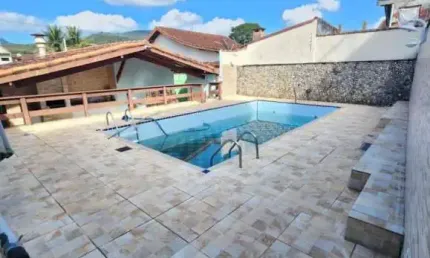 Ubatuba - Silop.   Linda casa c/ piscina em excelente localização no centro de Ubatuba