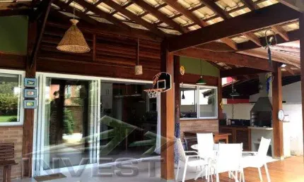 Ubatuba, Horto - Vila Verde - Belíssima casa com 03 dormitórios e piscina.