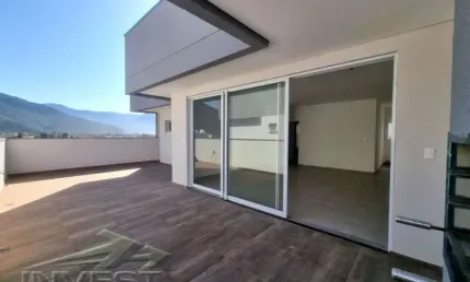 Ubatuba, centro, apartamento cobertura novo com 03 dormitorios sendo 01 suite com área de lazer.