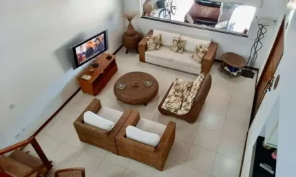 Ubatuba, Toninhas - Belíssima casa com piscina, 4 suítes a 350mts da praia!