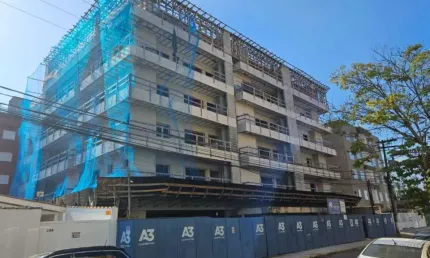 Itaguá, ubatuba - apto com 02 suítes, com área de lazer, em fase final de obra e próximo a orla da praia.