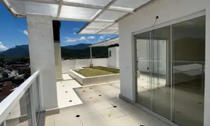 Ubatuba - centro.   cobertura de 150m2 com solarium e vista livre a venda.