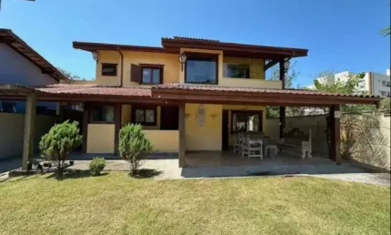 Ubatuba, Horto- Belíssima Casa de Condomínio com 263m², 4 Dormitórios sendo 3 suítes!