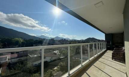 Ubatuba, Centro- Belíssimo apartamento de 3 dormitórios, sendo 2 suítes, em condomínio tranquilo e aconchegante!
