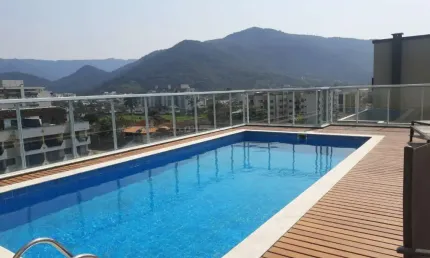 Ubatuba, Centro- Lindo apartamento com 2 suítes, em condomínio com piscina!