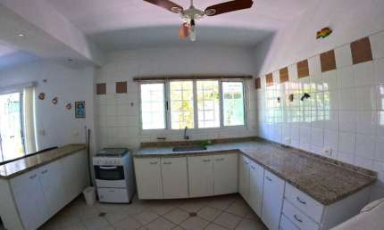 Ubatuba, Itaguá- Casa com 3 suítes a 100 mts. da orla