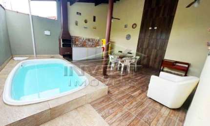 Ubatuba, Estufa 2 - Linda Casa em meio lote 6,5x30, com 02 Dormitórios sendo 01 suíte, sala ampla, e ótima área de Lazer