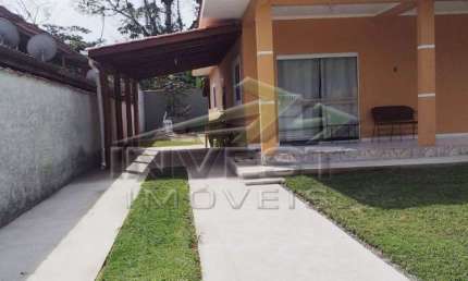 Ubatuba, Ubatumirim - linda casa 100m do mar, sendo 3 belas suítes, 160m2 de área construída e 360m2 de terreno. OPORTUNIDADE