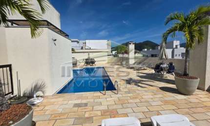 Ubatuba, Tenório - Amplo apto de 02 dormitórios (01 suíte), sacada gourmet, área de lazer com piscina.