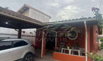 Ubatuba, Itaguá - Casa 03 dormitórios (01 suíte), próximo a orla praia e comercio.