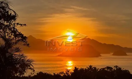 Ubatuba - Paraíso Particular na Praia do Felix - Casa com 3 suítes, Costeira com Estilo Colonial com 3 Lotes sem vizinhos próximos