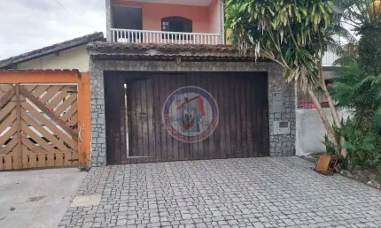 Sobrado com 4 quartos, Vera Cruz, Mongaguá - R$ 450 mil, Cod: 5027-1