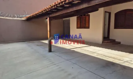 Casa com 3 quartos à venda na Cidade Jardim, Uberlândia 