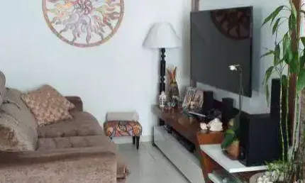 Excelente apartamento à venda no Bairro Recreio, Rio das Ostras/RJ Semi-Mobiliado com 3 quartos sendo 1 suíte , sacada no quarto, 2 banheiros, sala ex
