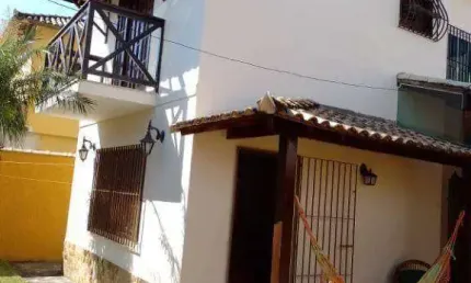 Excelente casa duplex independe, no térreo: sala, cozinha, lavabo, lavanderia e área gourmet ,jardim e garagem, piso superior: 1 quarto com varanda, b