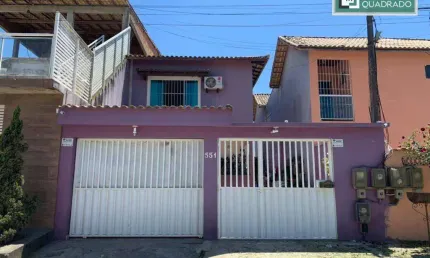 Excelente casa totalmente independente, 3 quartos, 3 banheiros, 1suite, cozinha, sala, área de serviço, churrasqueira, garagem para carros. Somente à