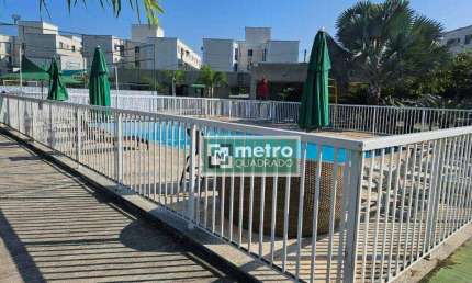 Apartamento a venda em condomínio fechado- Rio das Ostras-RJ.  Bairro arborizado e residencial. Apartamento composto por: - 02 quartos, 1 banheiro soc