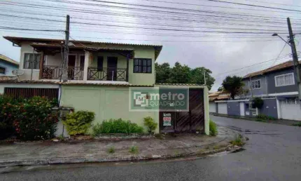 Casa duplex, 3 quartos, sendo 1 suíte, no Jd. Mariléa