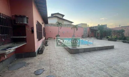 Excelente casa linear em terreno inteiro no coração do Jardim Mariléa, Avenida Cidade de Campos, Rio das Ostras-RJ Disponível para venda imóvel compos