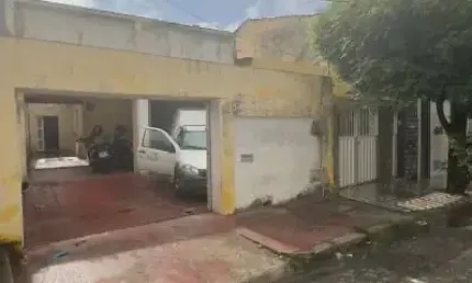 Area ideal para  kitnet ou ponto comercial  demanda na região .