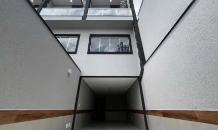 Sobrado para venda tem 140 metros quadrados com 3 quartos
