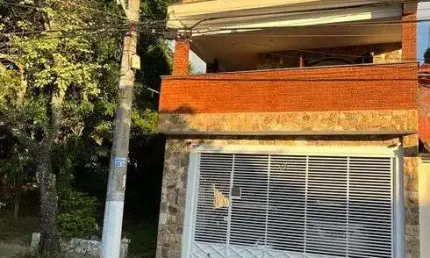 Sobrado para venda tem 330 metros quadrados com 4 quartos em Jardim Monte Alegre - São Paulo - SP