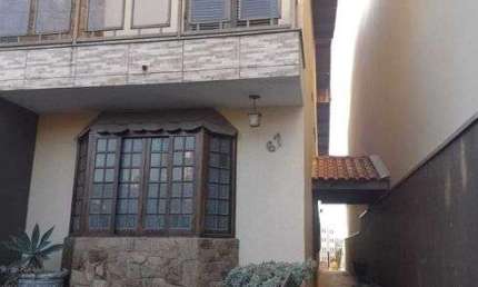 Sobrado para venda tem 285 metros quadrados com 3 quartos em Vila Mangalot - São Paulo - SP