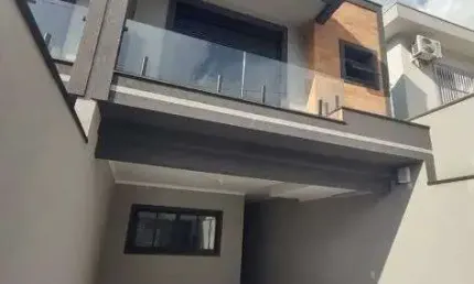 Sobrado para aluguel e venda possui 140 metros quadrados com 3 quartos