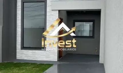Casa com fachada moderna, 3 quartos, pé direito e espaço nos fundos