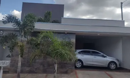 Casa com 3 quartos à venda no Jardim Europa, Uberlândia 
