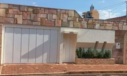 Casa com 3 quartos à venda no Osvaldo Rezende, Uberlândia 