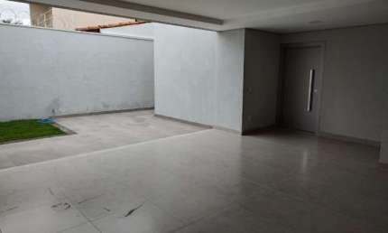 Casa com 4 quartos à venda na Cidade Jardim, Uberlândia  por R$ 950.000
