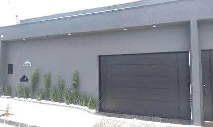Casa com 3 quartos à venda no Jardim Europa, Uberlândia , 180 m2 por R$ 650.000