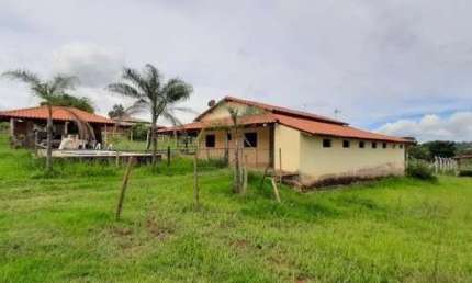 Chácara / sítio com 3 quartos à venda no Chácaras Eldorado, Uberlândia  por R$ 760.000