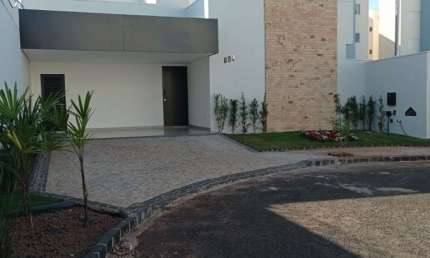 Casa em condomínio fechado com 3 quartos à venda no Jardim Holanda, Uberlândia 