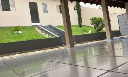 Casa com 3 quartos à venda na Cidade Jardim, Uberlândia  por R$ 700.000