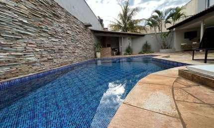Casa com 4 quartos à venda no Jardim Karaíba, Uberlândia  por R$ 1.500.000