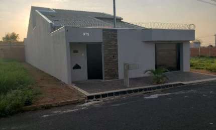Casa com 4 quartos à venda no Jardim Holanda, Uberlândia  por R$ 650.000