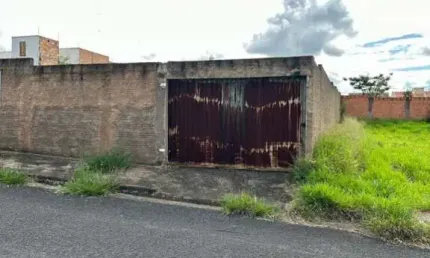 Terreno à venda no Jardim Ipanema I, Uberlândia  por R$ 250.000