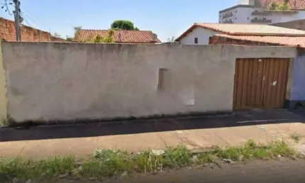 Terreno à venda no Jardim das Palmeiras, Uberlândia  por R$ 260.000