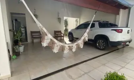 Casa com 3 quartos à venda no Jardim Europa, Uberlândia  por R$ 500.000